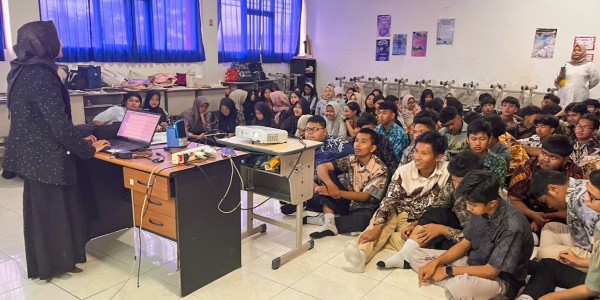 Belajar Langsung dari Praktisi, Siswa Kelas 10 SMA Labschool Unesa 1 Kenali Dunia Investasi