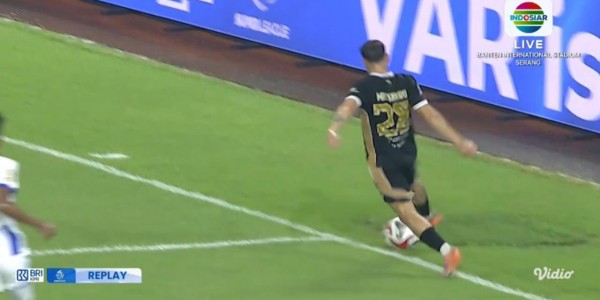 Ketua Komite Wasit PSSI Sebut Gol Kontroversial Pertama Dewa United ke Gawang Persib Sah