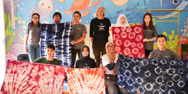 The Alana Surabaya Gandeng Rumah Anak Prestasi Olah Linen Bekas Jadi Souvenir Ramah Lingkungan