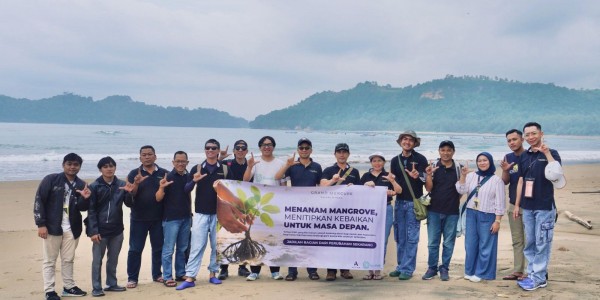 Grand Mercure Malang Mirama Tanam Mangrove di Pantai Tamban, Peringati Hari Bumi 2026