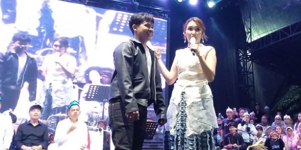 Ayu Ting Ting Blak-blakan di HUT Depok: Akhirnya Bisa Tampil di Kampung Sendiri