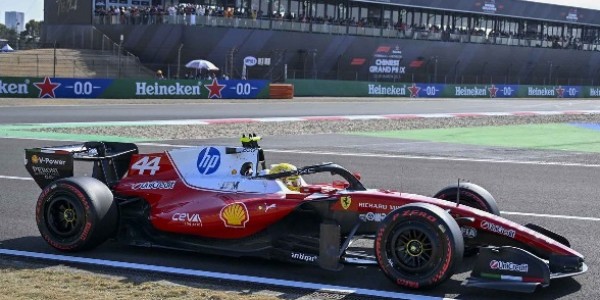 Ferrari Tetap Gunakan Wing Belakang “Flip-Flop”
