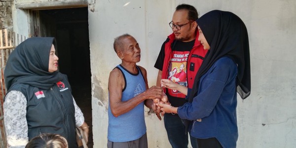 DPC PDIP Magetan Bagikan Setengah Ton Telur untuk Warga dan Bantu Peternak Lokal
