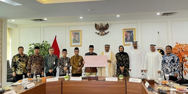 Zayed Foundation Serahkan Bantuan untuk 162 Jemaah Haji Indonesia