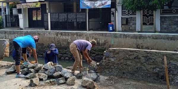 Pemkot Depok Satset Perbaiki Turap Jebol di Kali Laya Cisalak