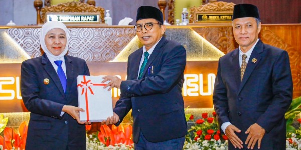 LKPJ Gubernur Jatim TA 2025 Diterima Seluruh Fraksi DPRD, Khofifah: Wujudkan Jawa Timur Sejahtera
