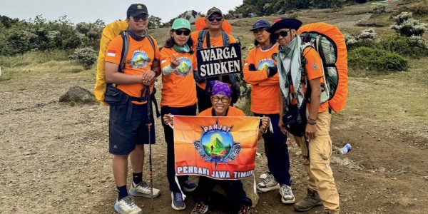 Diterjang Kabut, Dihajar Hujan: Kisah Epik Pendaki Jawa Timur Mendaki Gunung Gede-Pangrango