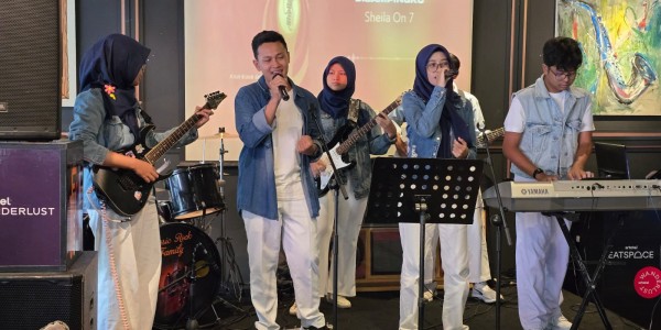 “Ekspresiku” Bersama ARTOTEL Hayam Wuruk Surabaya Jadi Panggung Talenta Muda