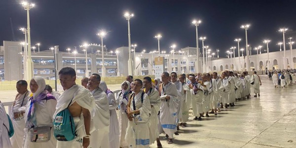 Kemenhaj Ultimatum KBIHU yang Seenaknya Pasang Stiker di Tenda Arafah-Mina
