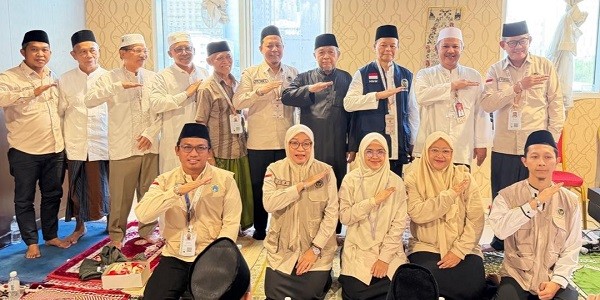 Optimalkan Pengawasan, HNW Kunjungi Jamaah Haji di Mekkah