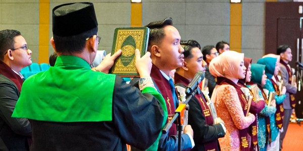 Unusa Lantik 16 Dokter Baru, Mayoritas Berasal dari Keluarga Non-Dokter