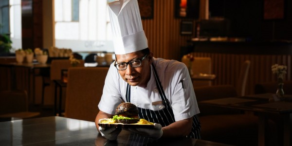 Burger Rawon Jadi Kreasi Unik The Alana Surabaya Sambut Iduladha
