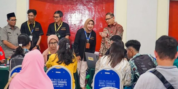 Optimalisasi SPMB di Jatim, Kadindik Aries Tinjau SPMB di SMAN 2 Surabaya