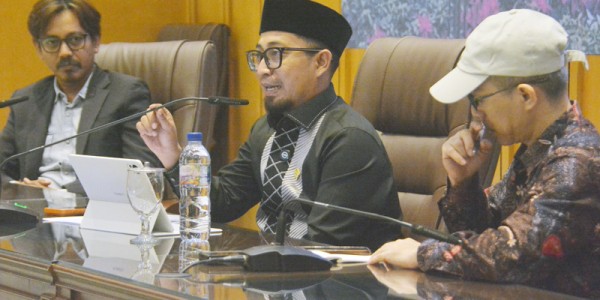 Dialektika Demokrasi dengan tema "Membangun Kedaulatan Ekonomi dalam Bingkai Demokrasi Pancasila"