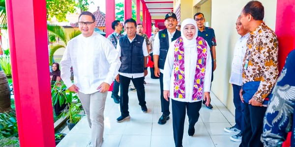 Gubernur Khofifah Apresiasi SPMB SMA-SMK Negeri di Ngawi, Layanan Verifikasi Mudah dan Nyaman