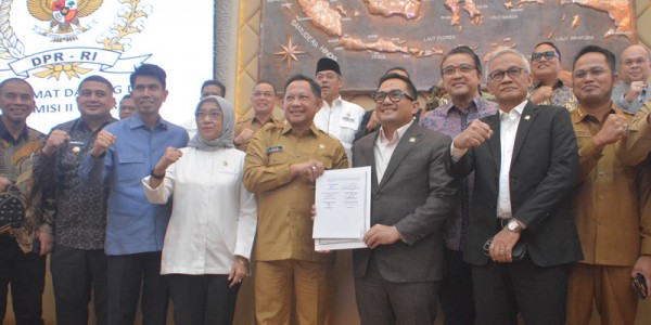 Komisi II DPR Raker Dengan Mendagri,Menteri PANRB