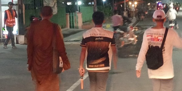 Bhikkhu Thudong Lakukan Ritual Walk for Peace dari Bali untuk Rayakan Waisan di Borobudur