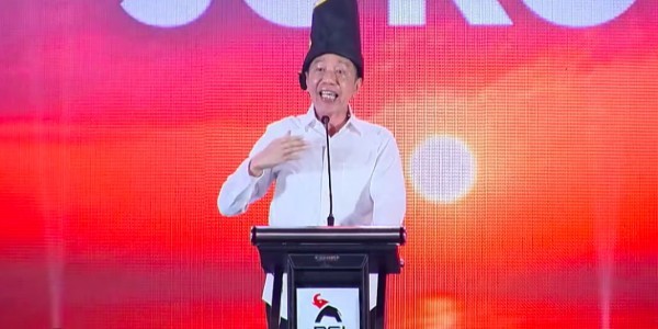 Jokowi Pakai Jaket PSI, Pengamat: Basis Pemilih PDIP Berpotensi Tergerus