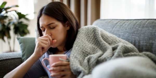 Air Hangat Bukan Sekadar Penghangat Tubuh, Ini Cara Sederhana Meredakan Batuk Secara Alami