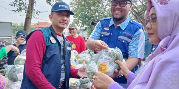 TPS Salurkan Paket Pangan Murah bagi Warga Pakal Lewat Program DOKAR