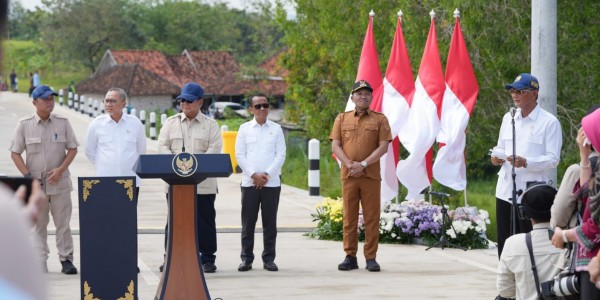 Jalan Daerah Era Prabowo Diperlebar Jadi  8 Meter dari Semula 3 Meter