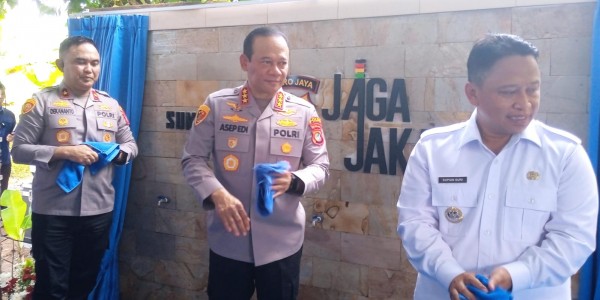 Hari Bhayangkara ke-80, Kapolda Metro Jaya Resmikan Fasilitas Air Bersih di Duren Mekar