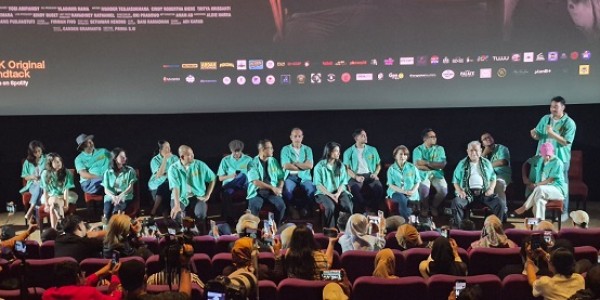 Bukan Drama Remaja, Film 'CLBK' Sajikan Lika-Liku Asmara Kakek-Nenek yang Belum Usai