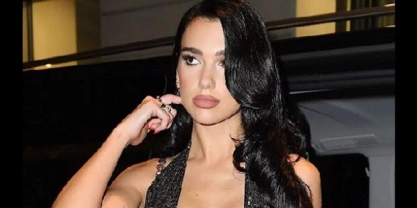 Mengapa Dua Lipa Mengumpulkan Buku-Buku Terlarang? Jawabannya Ada di Portugal