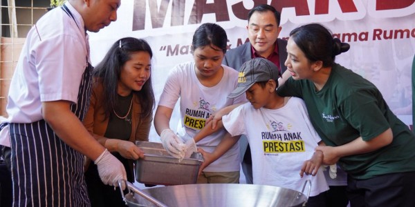 Rayakan HUT Ke-13, The Alana Surabaya Gelar Masak Bersama Anak Disabilitas