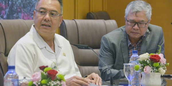 Dialektika Demokrasi  "Strategi Kebijakan Publik dalam Mencegah Kebocoran Fiskal Negara"