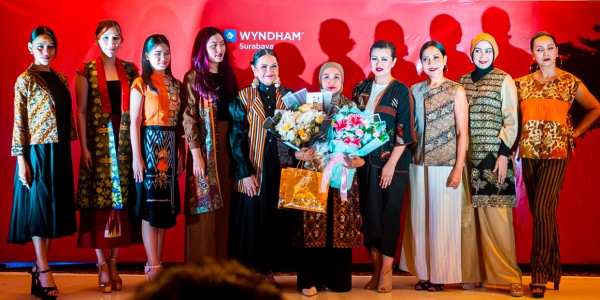 Afternoon Lifestyle ala Wyndham Surabaya City Centre, Dukung Karya Busana Desainer Lokal