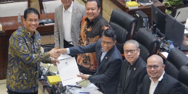 Pemerintah dan Komisi XI DPR Sepakati RUU PFII Menjadi UUD
