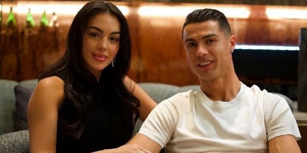 Dikira Pernikahan Cristiano Ronaldo, 2.000 Fans Kecele di Katedral Madeira