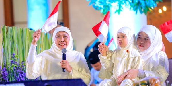 Gubernur Khofifah Bersama Habib Syech Gelar Dzikir-Sholawat Bersama Sambut HUT ke-81 RI di Grahadi