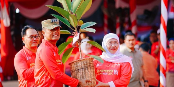 Gubernur Khofifah Lepas 500 Pendaki Ekspedisi 81, Kibarkan Merah Putih di Puncak Gunung Arjuno