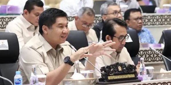 Menteri PKP, Maruarar Sirait Donasi Rp5 Miliar untuk Hunian Korban Bencana NTT