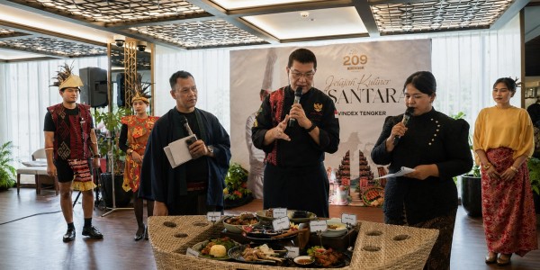 VASA Hotel Surabaya Hadirkan Jelajah Kuliner Nusantara Bersama Chef Vindex Tengker