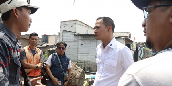 Dua Tahun Gunakan Jembatan Bambu, Gias Kumari Desak Perbaikan Akses Warga Tegal Alur