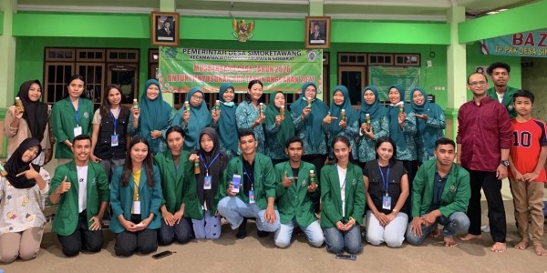 Mahasiswa KKN LESC STIE YAPAN Surabaya Sosialisasikan POC pada Ibu-Ibu PKK Simoketawang