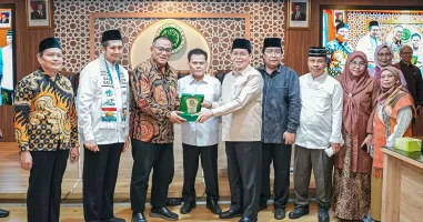 Temui MUI, Menteri LH Janji Tindak Tegas Pelaku Pembakaran Hutan