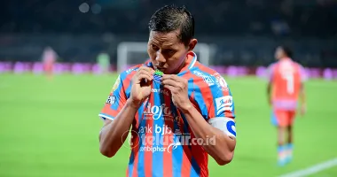 Gol Telat Adam Alis Antar Persib Bandung Tumbangkan Garudayaksa FC 2-1