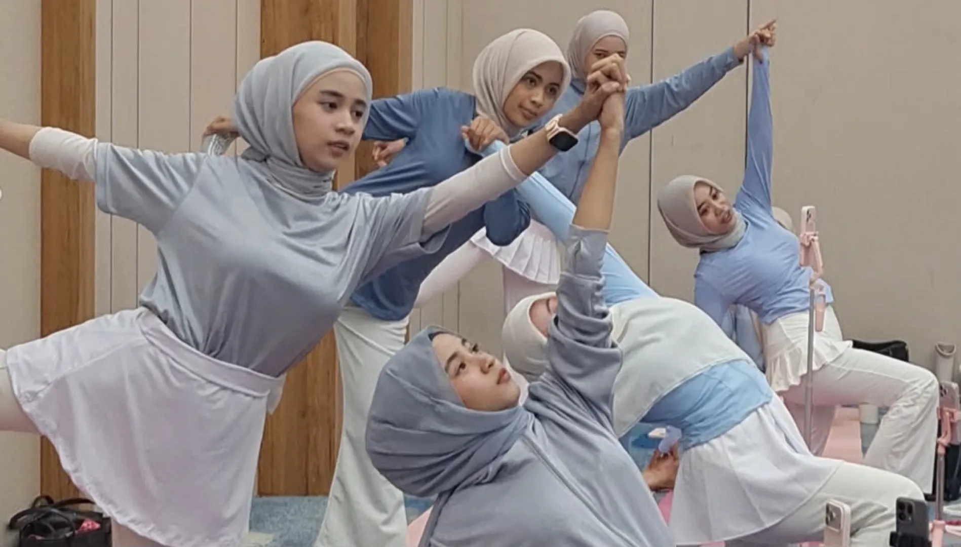 MYZE Hotel Sumenep Gelar Couple Yoga, 100 Peserta Pemula Ikut Olahraga Bareng