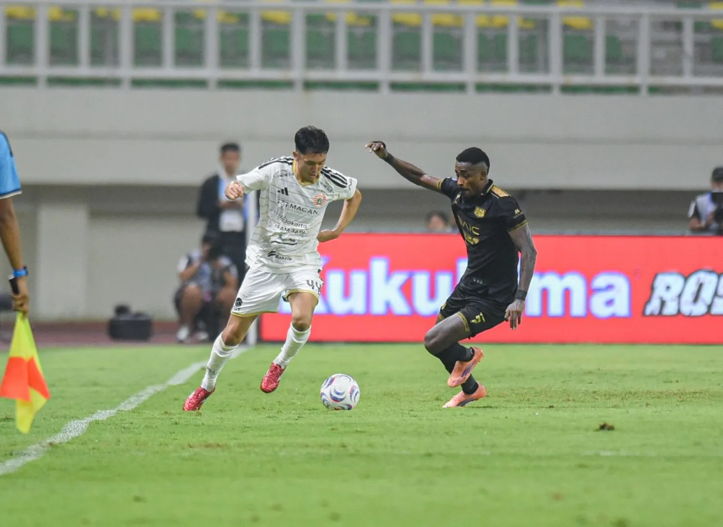 Diwarnai Kartu Merah, Dewa United Bungkam Persija 2-1 di BIS