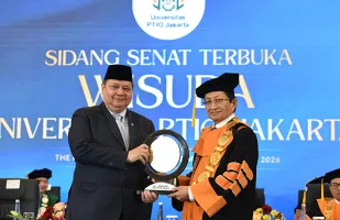 Universitas PTIQ Jakarta Wisuda 1005 Lulusan
