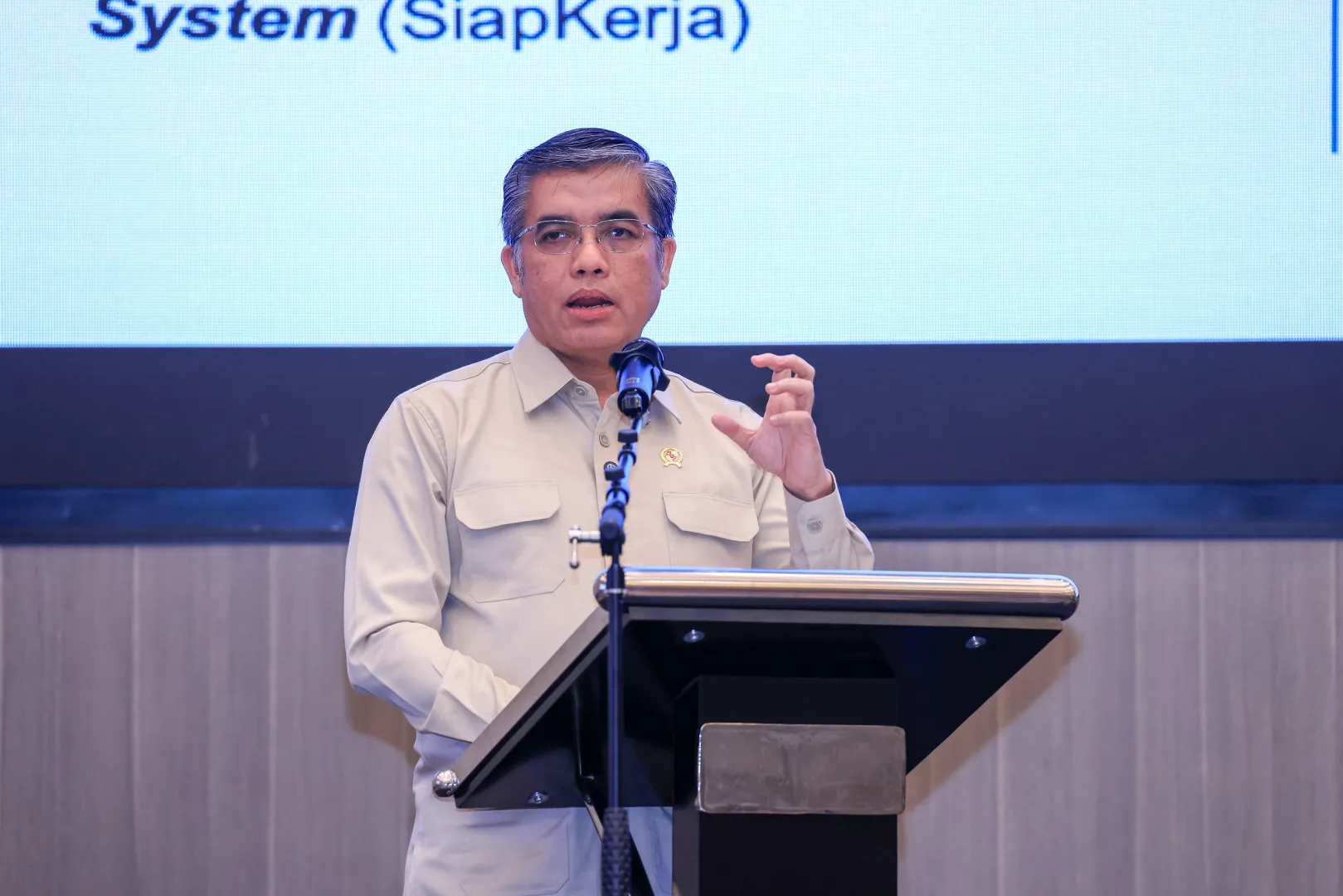 Menaker Ingatkan Integritas Hakim Ad Hoc PHI untuk Jaga Kepercayaan Publik