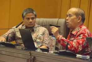 Dialektika Demokrasi Soal Pendidikan Gratis