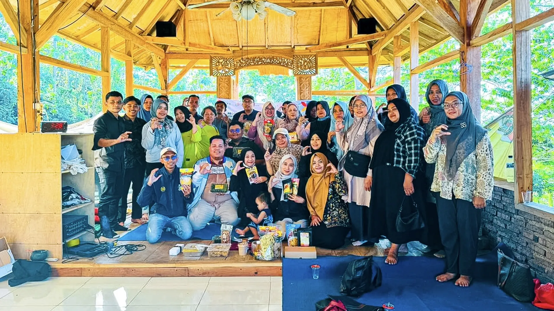 Tingkatkan Daya Saing UMKM Mojokerto, Tim Dosen Bisnis Digital UNESA Hadirkan Sistem Digitalisasi Manajemen SDM
