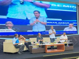 Rocky Gerung Dorong Buruh Kawal RUU Ketenagakerjaan hingga Tiap Pasal