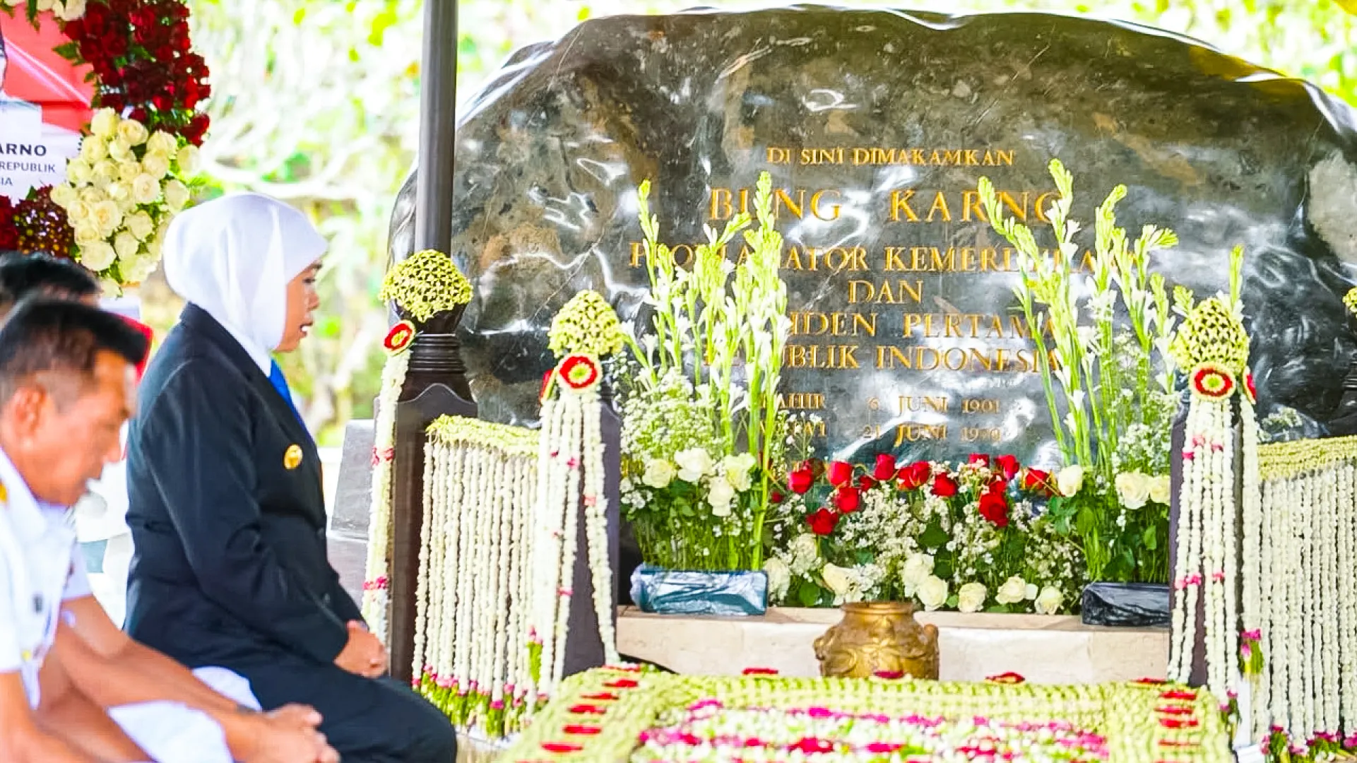 Jelang Hari Jadi ke-81 Jatim, Gubernur Khofifah Ziarah ke Makam Proklamator Bung Karno dan Ajak Teladani Semangat Gotong Royong