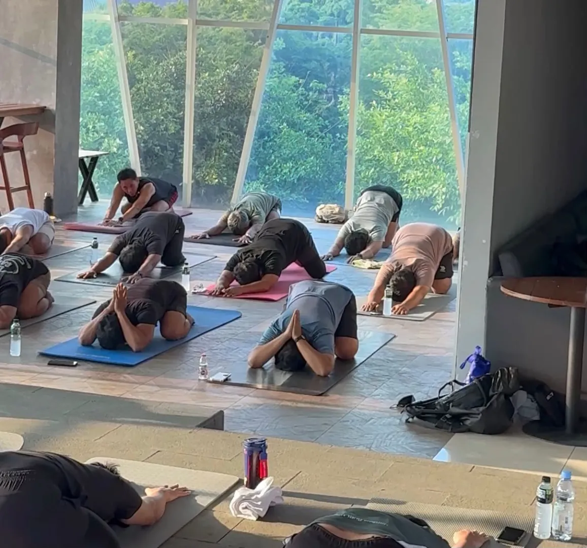 Unik! Quest Hotel Darmo Surabaya Hadirkan Yoganteng, Event Yoga Khusus Pria